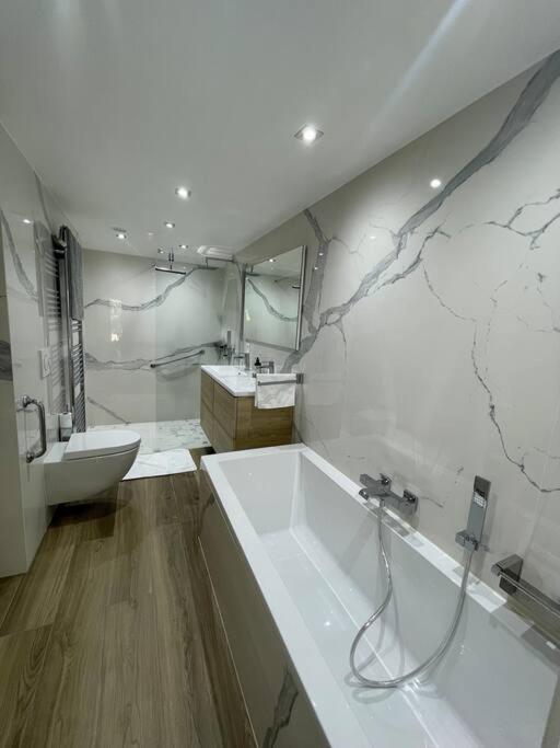 Chalet Kelly, Centre Ville / Jacuzzi / Sauna Gerardmer Bagian luar foto